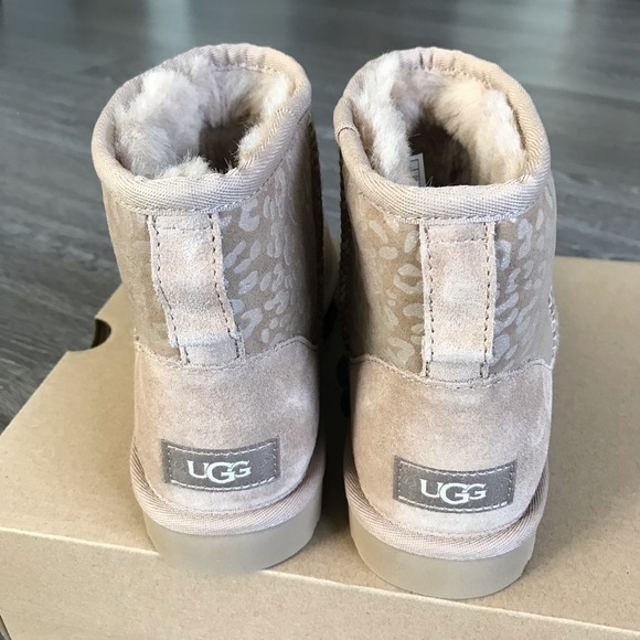 Ugg classic mini snow leopard boot - Picture 5 of 7